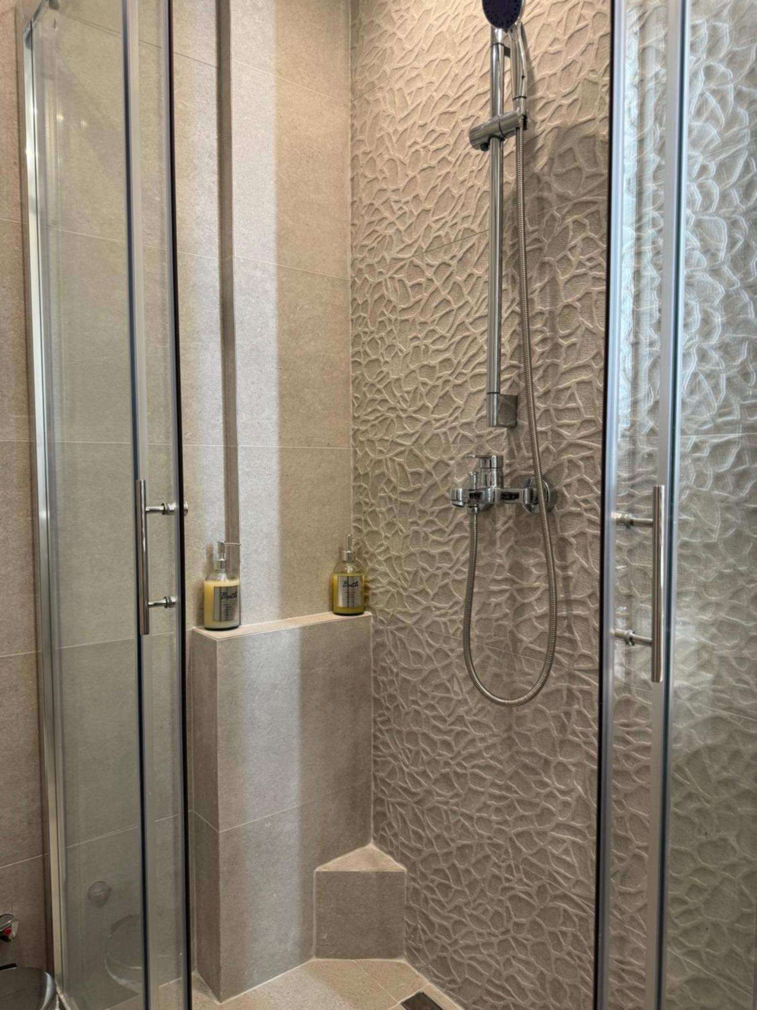 Dekolomvou Apartment Солун Екстериор снимка